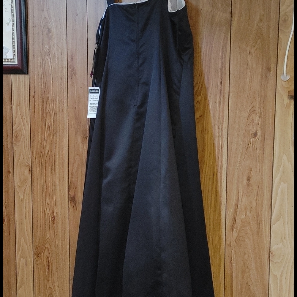Dress - Picture 6 of 6
